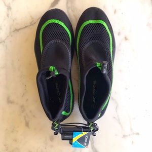 Water Shoes Black by Oxide Size 3 Boys NWT